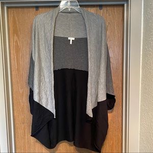 Joie grey/black poncho